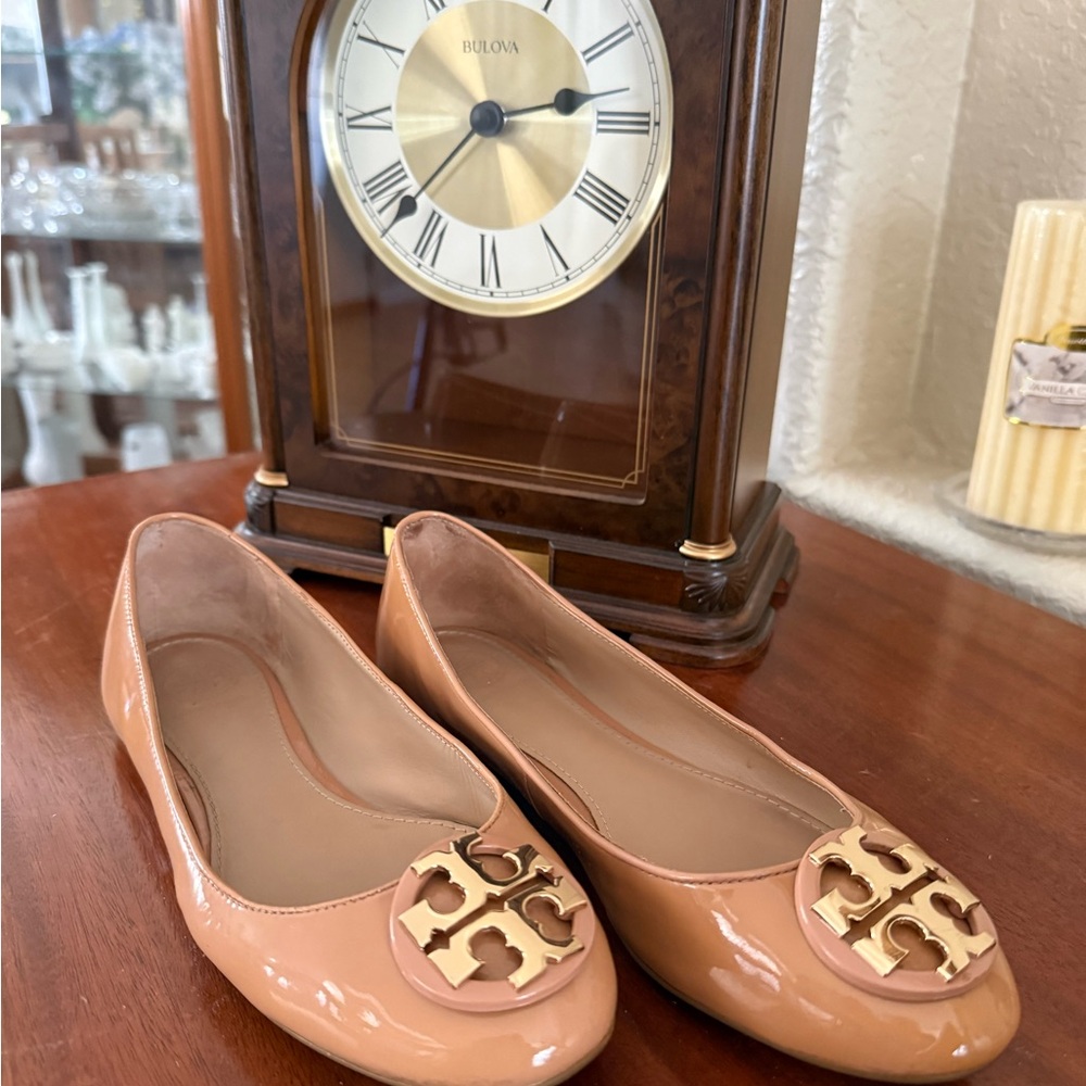 Tory Burch Claire Ballet Women's Beige Flats w/ Gold Accent. Very good condition
